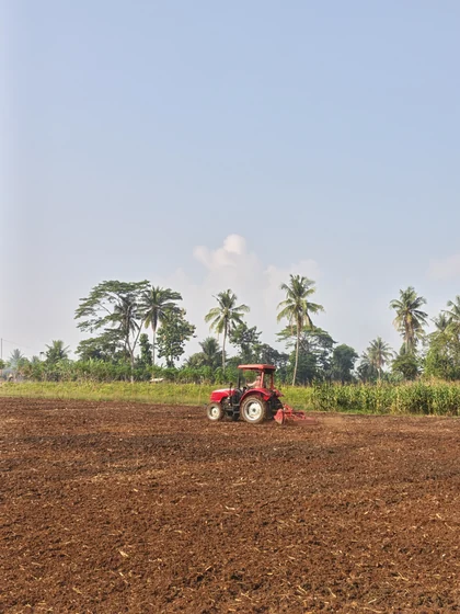 Tractor working in an agricultural field from project documentation